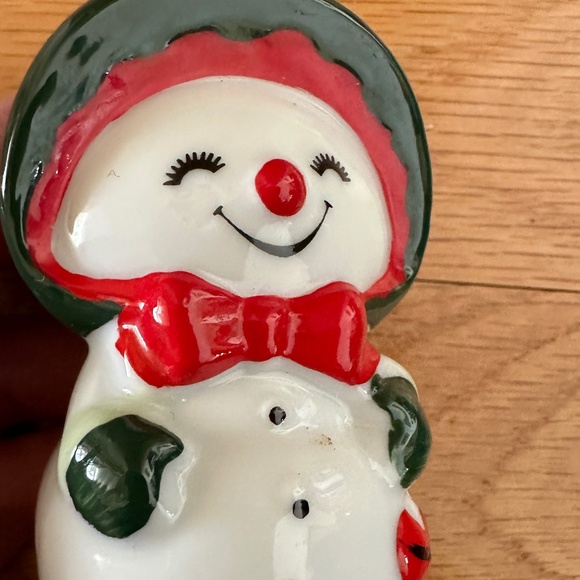 Vtg Halmark Mr and Mrs Snowman Porcelain Christmas Salt & Pepper Shakers 1970s - Picture 9 of 11